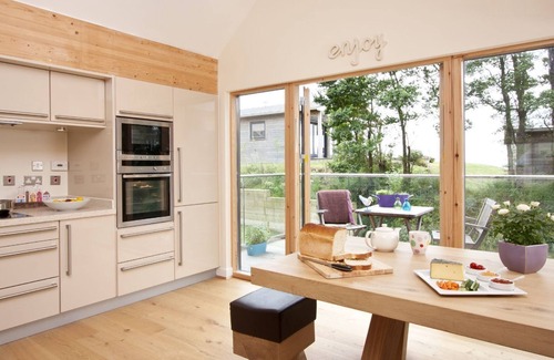 Talland House | Beautiful holiday home with hot tub, just a walk away from Talland beach.
