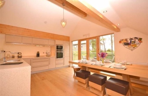 Talland House | Beautiful holiday home with hot tub, just a walk away from Talland beach.