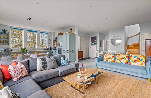 Talland House | Beautiful holiday home with hot tub, just a walk away from Talland beach.