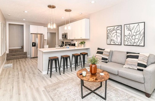 Babe Denny House | Beautiful Home 5 Minutes from Downtown Indy and Colts Stadium!!