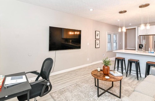 Babe Denny House | Beautiful Home 5 Minutes from Downtown Indy and Colts Stadium!!