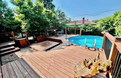 Laval House | Beautiful home Artsy+pool+deck