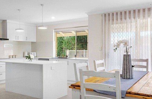 Hillarys House | Beautiful Home away from Home beside the beach