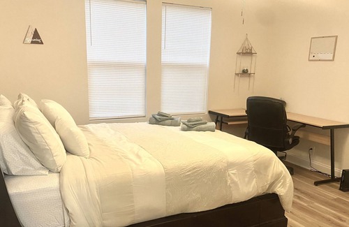 Jacksonville House | Beautiful home-close to downtown! Hammocks, Grill, & Fire pit!