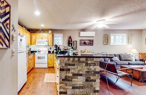 Seven Devils Condo | Beautiful home close to outdoor activities with WiFi, private washer/dryer, deck