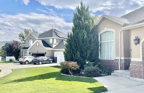 South Jordan House | Beautiful home, completely update, 6 bedrooms, 3.5 bathrooms and much more…