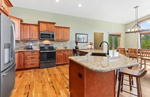 Estes Park House | Beautiful Home - Hot Tub & Mountain Views