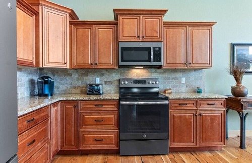 Estes Park House | Beautiful Home - Hot Tub & Mountain Views