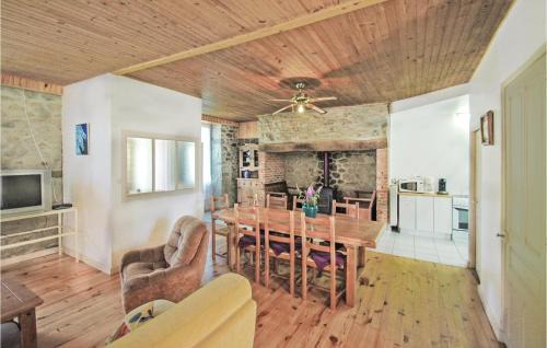 Riom-es-Montagnes House | Beautiful Home In Riom-Ès-Montagnes