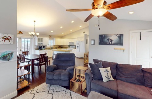 Rocky Point House | Beautiful home in a great location with enclosed yard, fireplace, & central AC