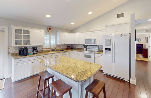 Rocky Point House | Beautiful home in a great location with enclosed yard, fireplace, & central AC