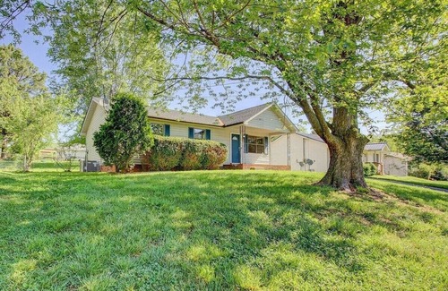 Clarksville House | Beautiful home in a nice place