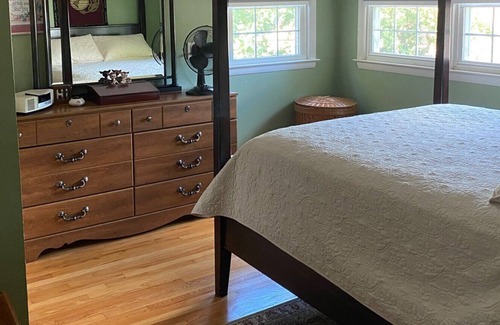 New Haven House | Beautiful home in a quiet neighborhood w/hotub