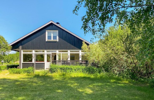Almeboda House | Beautiful home in älmeboda with kitchen
