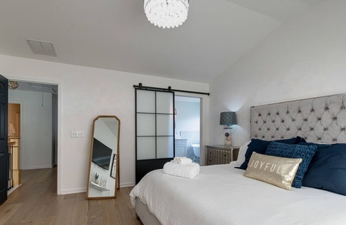 Franklin House | Beautiful home in Amazing Spot 3BR 2 and a half bath