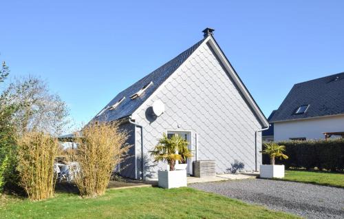 Auberville House | Beautiful Home In Auberville With Wifi