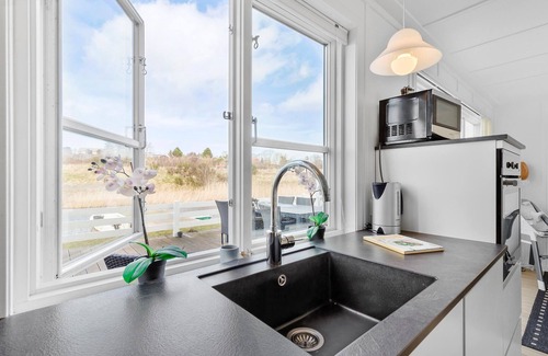 Øer Strand House | Beautiful home in Ebeltoft with sauna