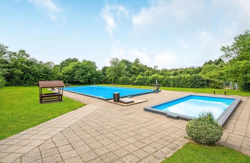 Farvang House | Beautiful home in Fårvang with WiFi