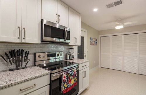 Gulf Gate Estates House | Beautiful Home In Gulf Gate - 4 Miles to Siesta Key Beach