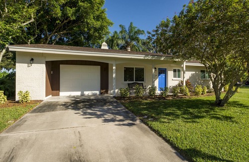 Gulf Gate Estates House | Beautiful Home In Gulf Gate - 4 Miles to Siesta Key Beach