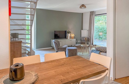 Hoeven House | Beautiful home in Hoeven with WiFi