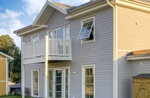 Kil House | Beautiful home in Kil with kitchen