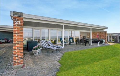 Skødshoved Strand House | Beautiful Home In Knebel With Wifi