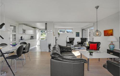 Skødshoved Strand House | Beautiful Home In Knebel With Wifi