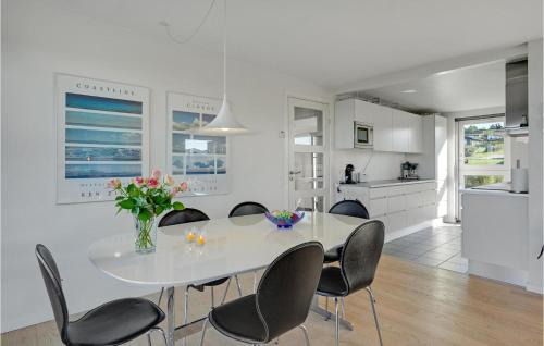 Skødshoved Strand House | Beautiful Home In Knebel With Wifi