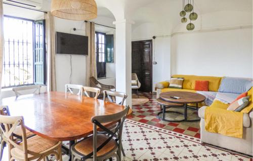 La Nava House | Beautiful Home In La Nava With Kitchen