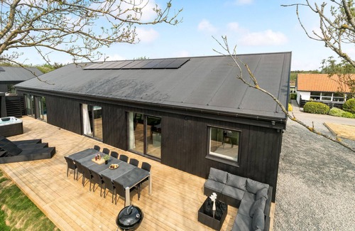 Snogebaek House | Beautiful home in Nexø with kitchen