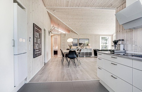 Sønderstrand House | Beautiful home in Rømø with kitchen