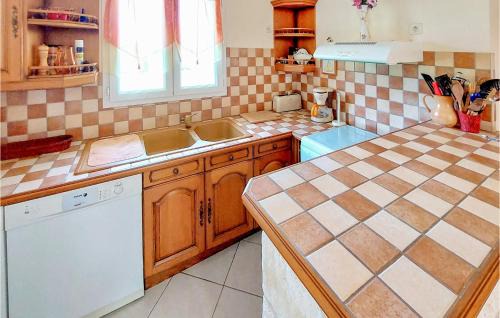 Bagnault House | Beautiful Home In Souvigne With Wifi