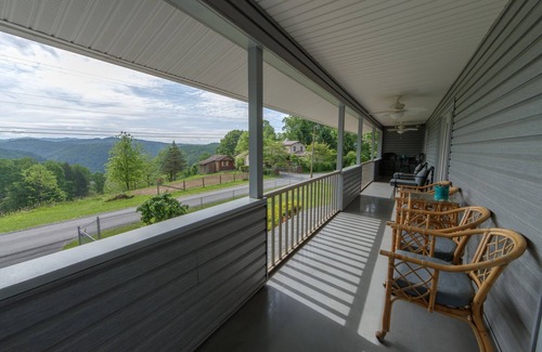 Ansted House | Beautiful home in the gorge