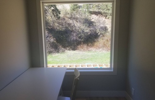 Central Okanagan House | Beautiful Home in the Okanagan, walk to Okanagan lake, Provincial Parks.
