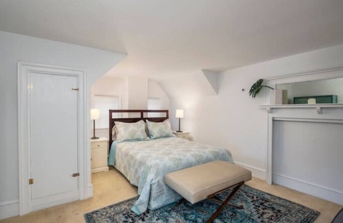 Cambridge House | Beautiful Home in the Historic District w/pool