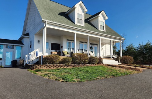 Pinnacle House | Beautiful home in the Foothills of NC