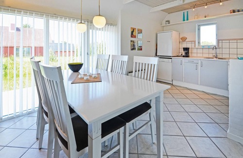 Vorupør House | Beautiful home in Thisted with kitchen
