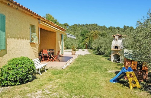 Varages House | Beautiful home in Varages with WiFi