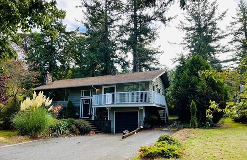 Cordova Bay House | Beautiful Home in Victoria, BC