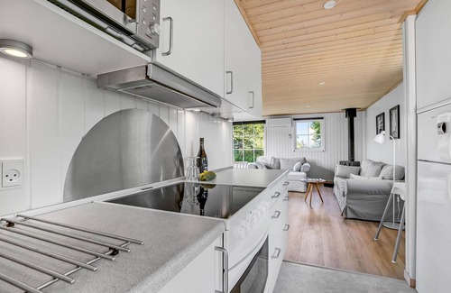 Vinderup House | Beautiful home in Vinderup with kitchen