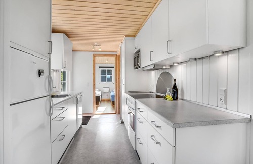 Vinderup House | Beautiful home in Vinderup with kitchen