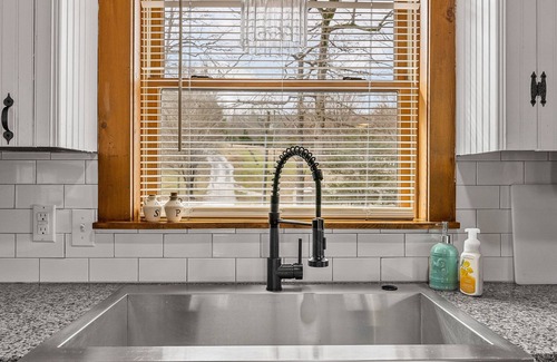 Waterloo House | Beautiful home located on Lake Greenwood