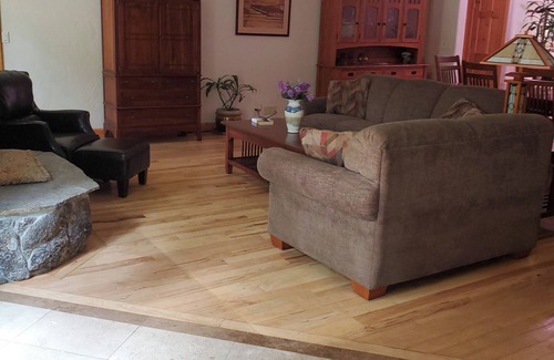 Lower Kingsbury House | Beautiful Home lower kingsbury only minutes to ski areas and casinos.