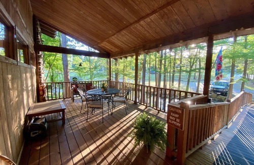 Fayetteville House | Beautiful home- near the University-large outdoor spaces and a hot tub.