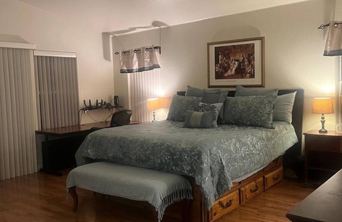 Salinas House | Beautiful home, near the Monterey Bay, Carmel & Pebble Beach