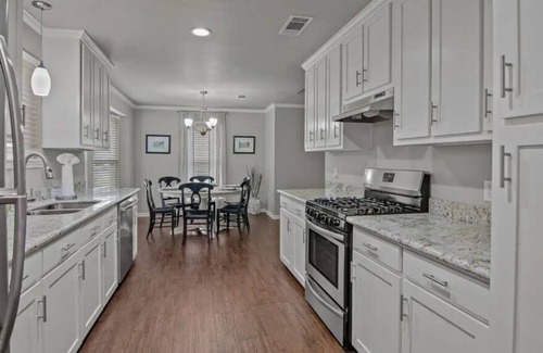 South Baton Rouge House | Beautiful Home off Historic Highland Rd!