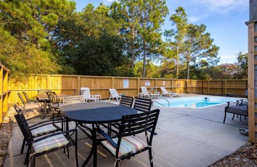 Ocean Sands House | Beautiful Home - Short Walk to Beach with Private Pool
