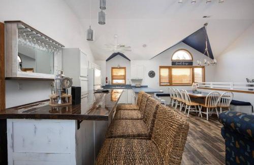 Ocean Sands House | Beautiful Home - Short Walk to Beach with Private Pool