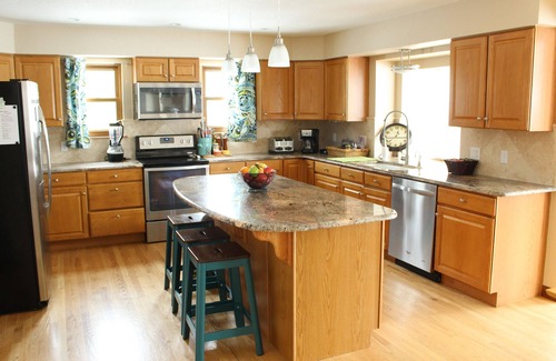 Gleneagle House | Beautiful Home 5 Miles to Air Force Academy Hot Tub and Sleeps 18